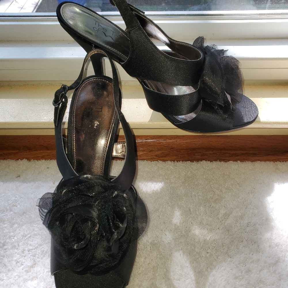 Women's Shoes - Picture 2 of 5